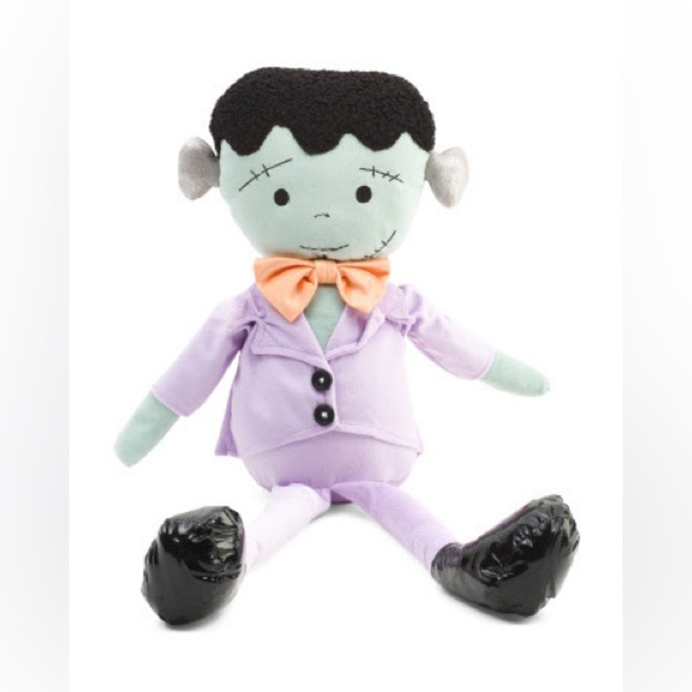 STUDIO 10.31
Oversized Plush Sitting Frankenstein